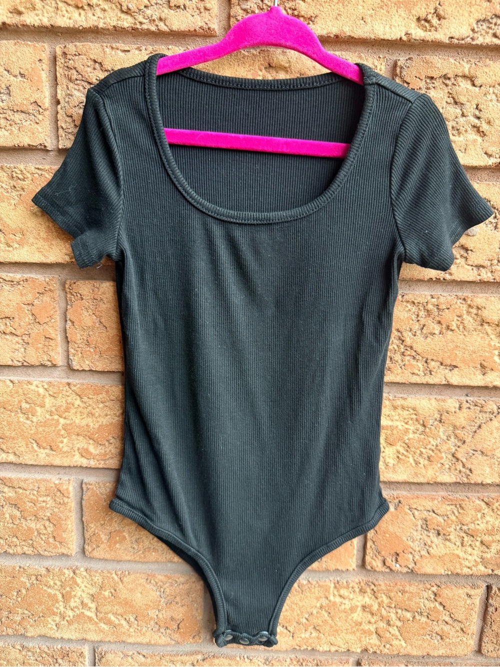 10/$25 • SHEIN Ribbed Scoopneck Bodysuit